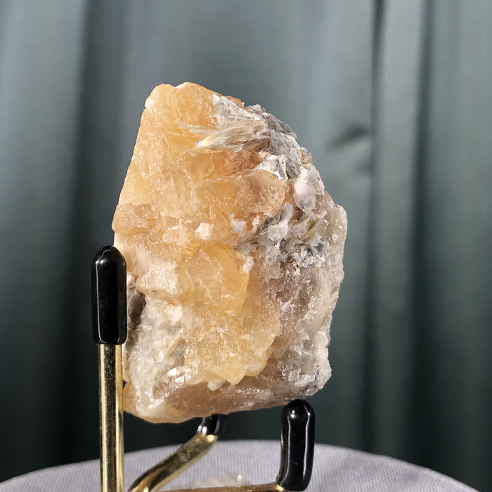 128g 5x4x3cm Orange Scheelite with Silver Muscovite from Mt. Xuebaoding,Sichuan,CHINA - Locco Decor