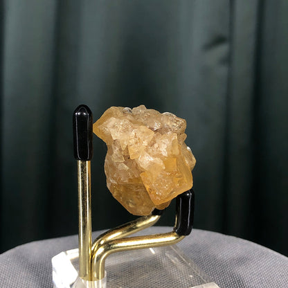 34g 3x3x3cm Orange Scheelite with Silver Muscovite from Mt. Xuebaoding,Sichuan,CHINA