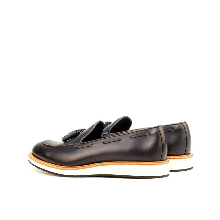 Lodino loafers II in painted calf with leather tassels and rounded toe